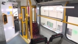 Аби зупинити COVID-19, в чеському місті трамваї обклеїли дезінфікуючою плівкою