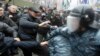 «Бэркут» акружае пратэстоўцаў на Эўрамайдане