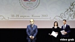 Олимпиада ачылышында Татарстан мәгариф һәм фән министры Энгел Фәттахов чыгыш ясый