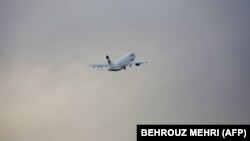 سخنگوی کمیسیون اصل ۹۰ مجلس می‌گوید در یک سال گذشته هشت هزار پرواز داخلی لغو و هفت میلیون و ۹۰۰ هزار دقیقه تاخیر پرواز گزارش شده است.