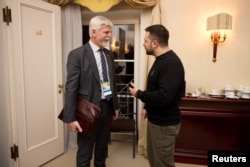 Президент Чехії Петр Павел і президент України Володимир Зеленський під час Мюнхенської безпекової конференції. 17 лютого 2024 року