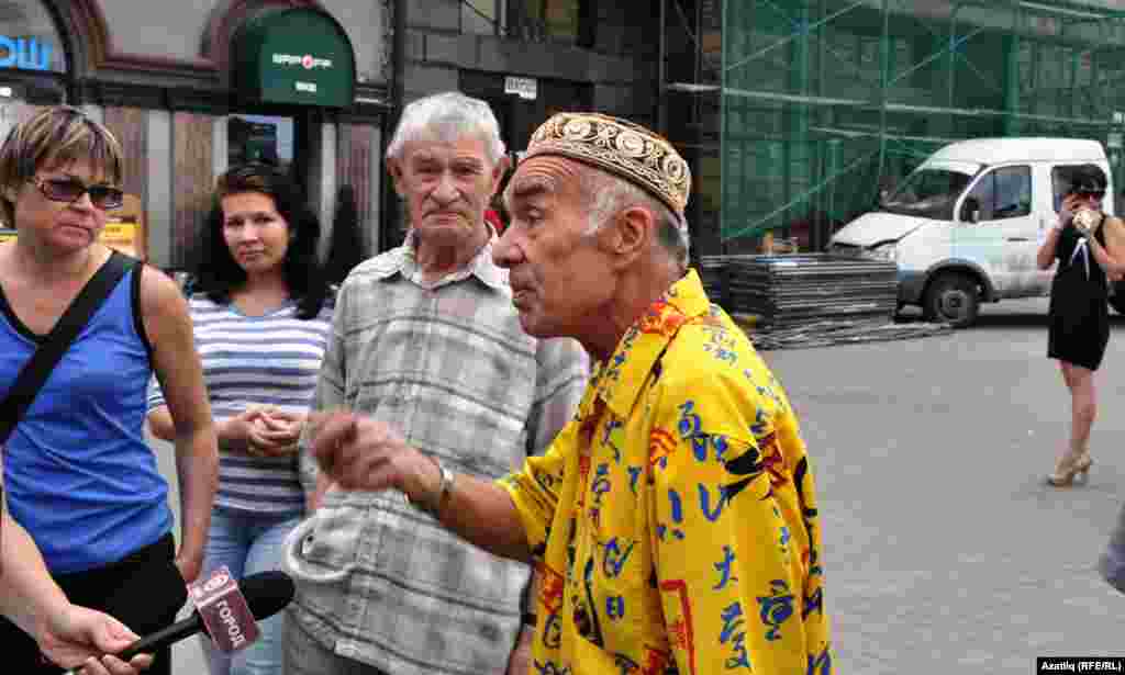 Совет чорындагы телевидение дикторы Абдулла Дубин (у), ул кызларга хөкем итү түгел, үлем җәзасы кирәк, дип әйтте.