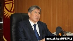 Ал кездеги Кыргыз Өкмөт башчысы А.Атамбаев "Азаттык" үчүн маек курууда.  30.12.2010.