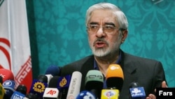 میرحسین موسوی، آخرین نخست وزیر ایران و نامزد دهمین دوره انتخابات ریاست جمهوری