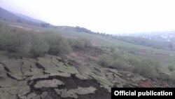 Жер көчкү жүргөн жер. Иллюстрациялык сүрөт.