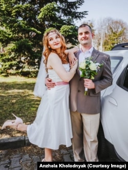 Анжела разом із чоловіком