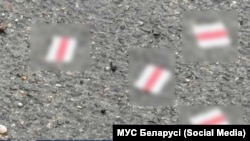 «Экстрэмісцкая сымболіка», якую нібыта скінуў дрон. Фота з тэлеграм-каналу МУС Беларусі