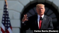 دونالد ترامپ می‌گوید که سیاست آمریکا، «وارد آوردن حداکثر فشار اقتصادی» به ایران است.