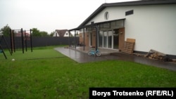 Будинок, у якому живе родина