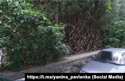 Паркан довкола Гурзуфського парку, встановлений адміністрацією санаторію «Гурзуфський»