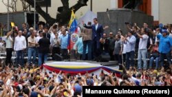 Хуан Гуайдо на митинге в пятницу