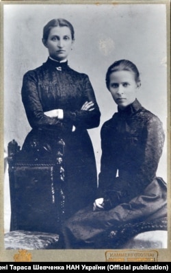 Леся Українка (праворуч) із Ольгою Кобилянською. Чернівці, травень1901 рік