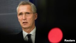 За словами Єнса Столтенберґа, криза, викликана російською агресією, потребує «політичного та дипломатичного рішення»