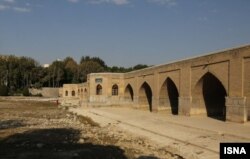 وضعیت زاینده‌رود در شهر اصفهان، تیر ۱۴۰۰