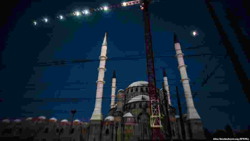 Qırımnıñ rusiyeli akimiyeti cami masrafları 2 milliard ruble olacaq dep saya