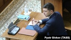 Володимир Зеленський під час відкритої частини слухань щодо його указу в Конституційному суді, Київ, 11 червня 2019 року