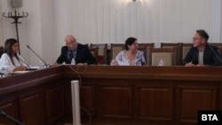 Заседание на номинационната комисия, 11 август 2021 г. На снимката (от ляво надясно): главният секретар на МП Венера Милова, главният секретар на омбудсмана Айсун Акджиев, зам.-председателят на Сметната палата Силвия Къдрева и членът на ВКС Калин Калпакчиев.