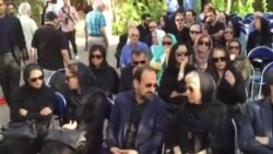 مراسم تشییع عباس کیارستمی با حضور جمع کثیری از هنرمندان و دوستداران وی در تهران (ویدئو از ایلنا)