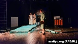 Актеры Республиканского академического немецкого театра воссоздали на своей сцене Гнаденталь, немецкую колонию на берегу Волги. Алматы, 28 ноября 2024 года