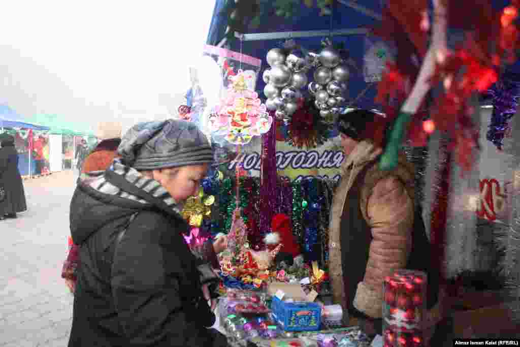 Новогодняя ярмарка в Бишкеке.