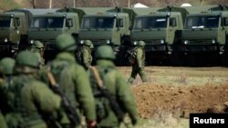 Російські військові в Криму, Сімферополь, 17 березня 2014 року