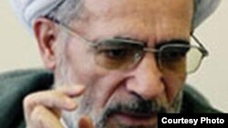 آيت الله زنجانى مى گويد: «اين تلاش و فعاليت (تغيير فرد نامشروع و متقلب)، اگر موجب اصلاح امر شود و نتيجتاً فرد واجد صلاحيت را روى كار آورد، از باب امر به معروف تكليف است و بايد اين عمل را انجام دهند.»