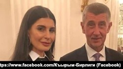 Керівник прокремлівської кримськотатарської організації «Кирим бірлігі» Таміла Безазієва з прем’єр-міністром Чехії Андреєм Бабішем під час офіційного прийняття у президента Чехії, 28 жовтня 2019 року
