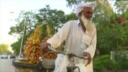 Фініки самі себе не продадуть. 75-річний торговець йде на вибори, бо сподівається на зміни