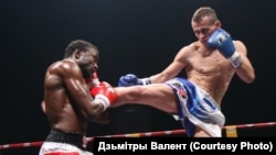 Belarusian Thai boxer Dzmitry Valent (right) 