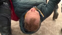 «Я навіть не встиг в пікет стати» – у Росії затримали активістів проти змін до Конституції