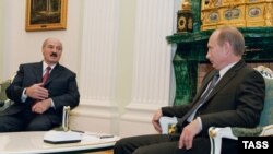 Улыбки президентов давно уже никого не обманывают: отношения между «союзниками» все больше напоминают русские горки