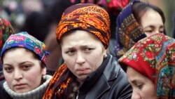 Diňle: Türkmenistanda köp aýallyk soraga alynmaýan 'adaty ýagdaýa' öwrüldi