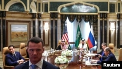 Er-Riyadda Amerika ve Rusiye eyyetleriniñ körüşüvi