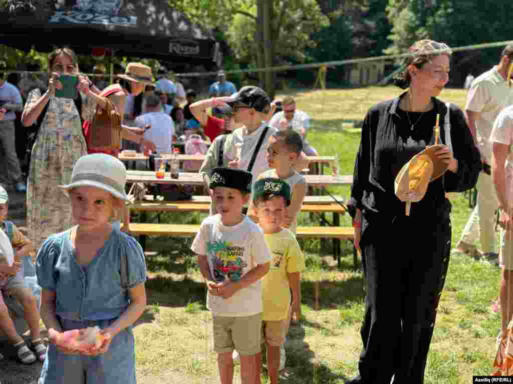 Балалар уеннарда рәхәтләнеп катнашты