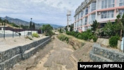 Пересохла річка Кутлак біля пляжу села Веселе. Крим, Судак, червень 2025 року