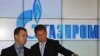 Orsýetiň prezidenti Dmitriý Medwedew (çepde) bilen “Gazprom” kompaniýasynyň başlygy Alekseý Miller Sankt-Peterburgda geçirilen ykdysady forumda, 2010-njy ýylyň 20-nji iýuny.