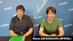 Слева направо: главный санитарный врач Сухума Алла Беляева и главный санитарный врач республики Людмила Скорик