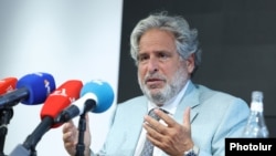 Միջազգային փաստաբան Ռոբերտ Ամստերդամ, արխիվ