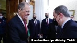 Глава МИД России Сергей Лавров (слева) и глава МИД Азербайджана Джейхун Байрамов (архив)