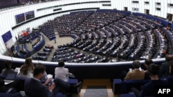 Европейский Союз сделал важный шаг вперед в ликвидации импорта азотных удобрений из России и Белоруссии, но Москва и Минск не сразу ощутят последствия