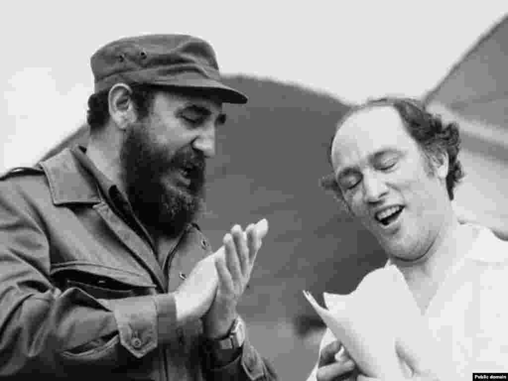 کاسترو و پیر ترودو، نخست وزیر سابق کانادا. تاریخ عکس مشخص نیست.