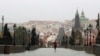 Після нових обмежень зазвичай багатолюдні туристичні місця столиці Чехії Праги знову спорожніли. Фото 14 жовтня 2020 року