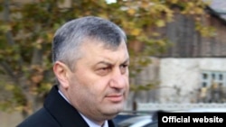 Кокойты избавляется от Бибилова как от кандидата от своей партии «Единство».