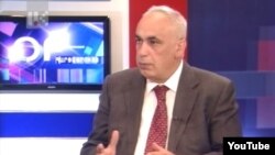 Вице-премьер Нагорног Карабаха Артур Агабекян в студии Общественной телекомпании Арцаха, 4 февраля 2015 г.