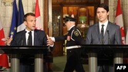 Премьер-министр Канады Джастин Трюдо (справа) и президент Франции Эмманюэль Макрон (архив)
