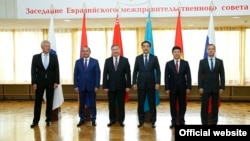 Премьер-министр Армении Овик Абрамян принимает участие в заседании межправительственного совета ЕАЭС в Беларуси, Гродно, 8 сентября 2015 г. 