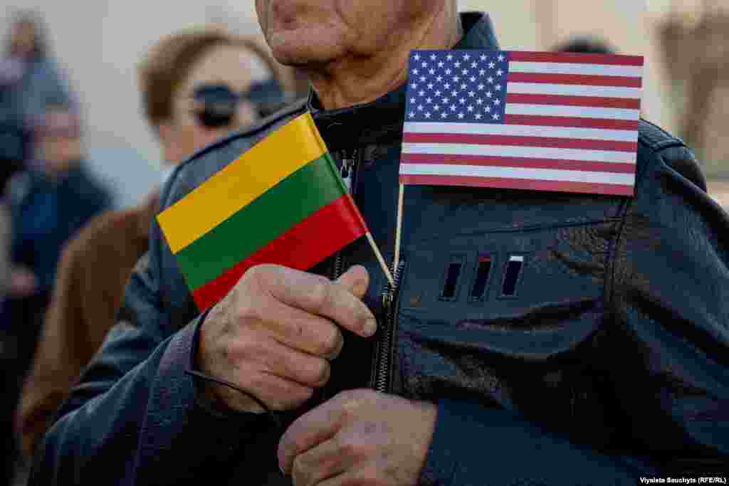 Разьвітаньне з амэрыканскімі вайскоўцамі, якія загінулі на палігоне. Вільня, 3 красавіка 2025 