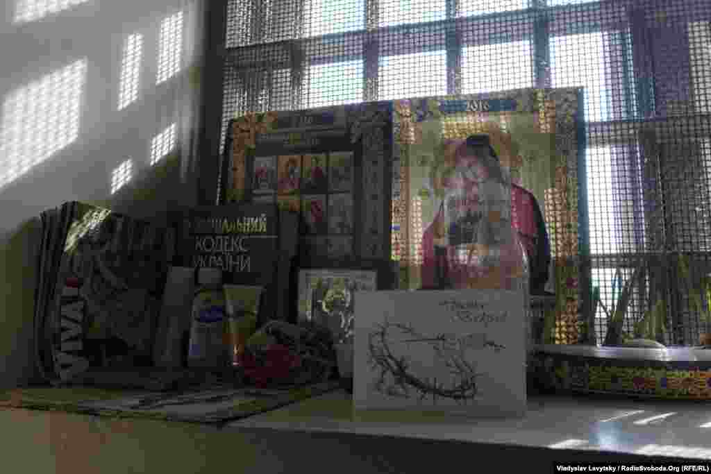 Підвіконня в одній з камер жіночого корпусу