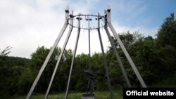 Пам'ятник жертвам трагедії в Саліні