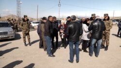 «Թաքուն զինվորներին լցրել են մեքենան, դեմը փակել ենք». ծնողներն ուզում են` իրենց երեխաները ՀՀ-ում ծառայեն